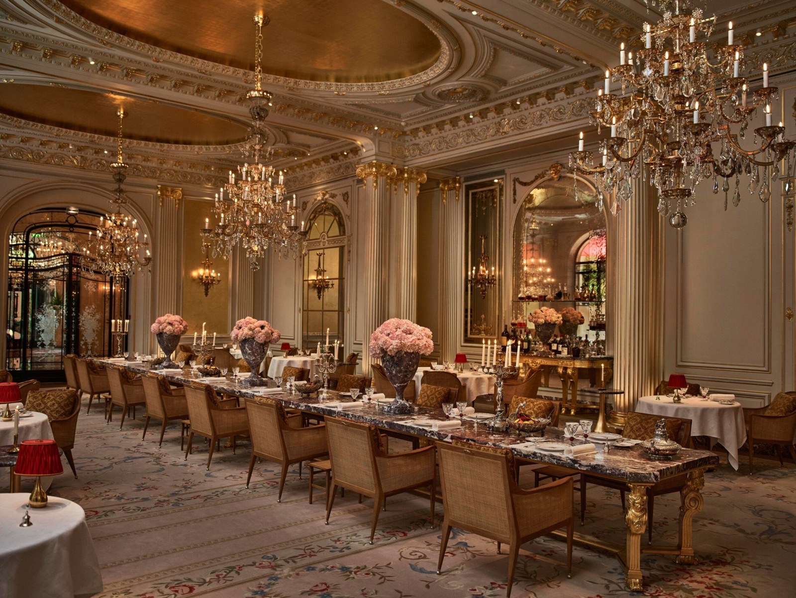 La Grande Table du Plaza Athénée dining room at Hôtel Plaza Athénée